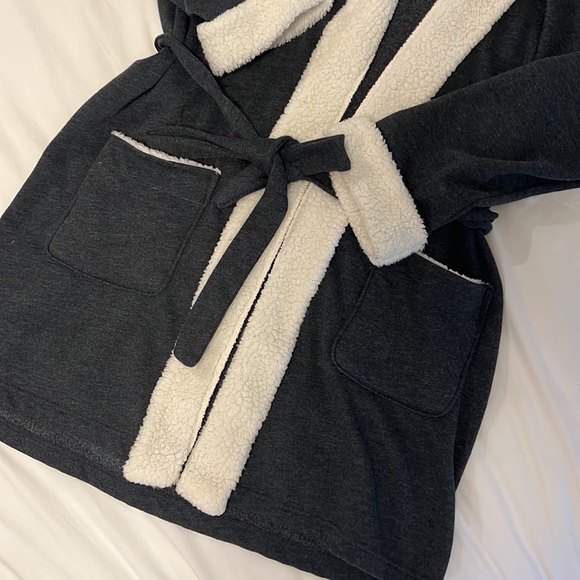 Sherpa lined hood robe Victoria’s Secret - Picture 5 of 8